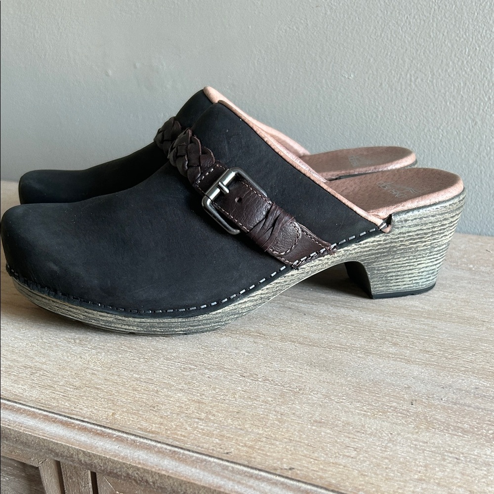 Dansko Women’s Classic Black Leather Clogs – Woven Strap, Comfort Mules, size 40